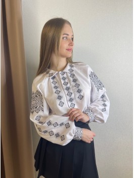  Вишиванка жіноча біла, машинна вишивка хрестиком. Домоткане полотно