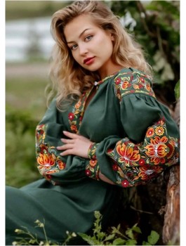 Сукня вишита зелена, машинна вишивка гладдю. Льон, домоткане полотно або габардин