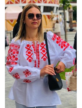  Вишиванка жіноча біла, машинна вишивка гладдю. Льон або домоткане полотно